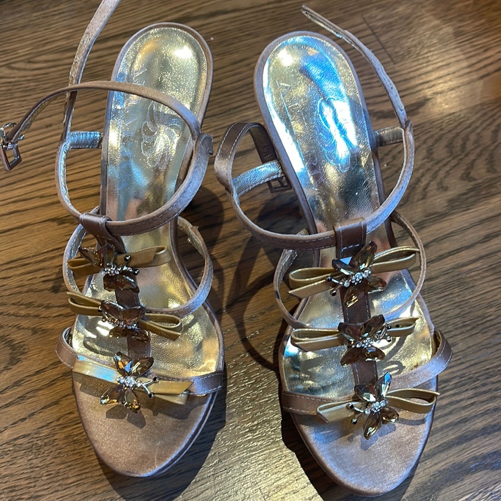 ALTROVIA SATIN AND BEADED HEEL
